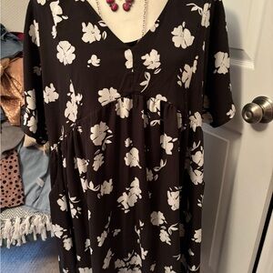 Black and White Floral V-Neck Women’s Dress